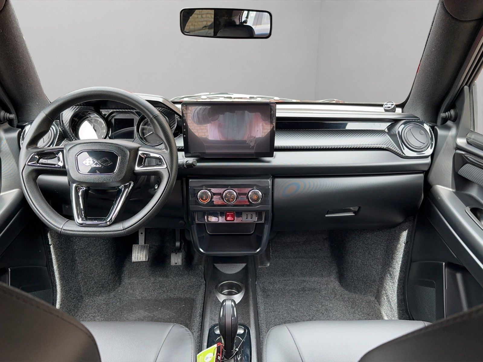 Fahrzeugabbildung Ligier JS 50 C Sport Pack DCI CarPlay