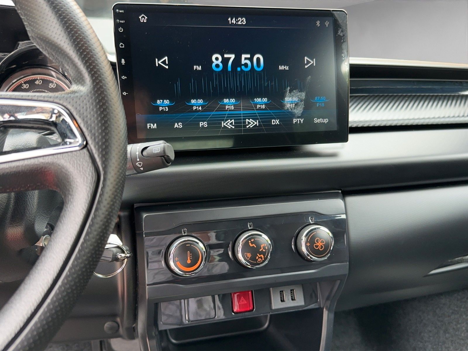 Fahrzeugabbildung Ligier JS 50 C Sport Pack DCI CarPlay