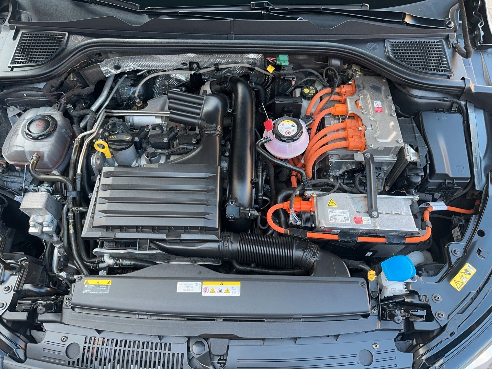 Fahrzeugabbildung Volkswagen Golf VIII 1.4 eHybrid OPF DSG GTE
