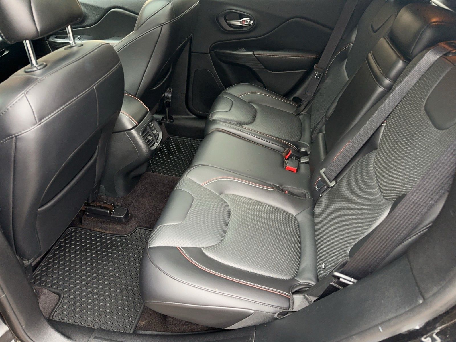 Fahrzeugabbildung Jeep Cherokee 2.2 Multijet Active 75th Anniversary