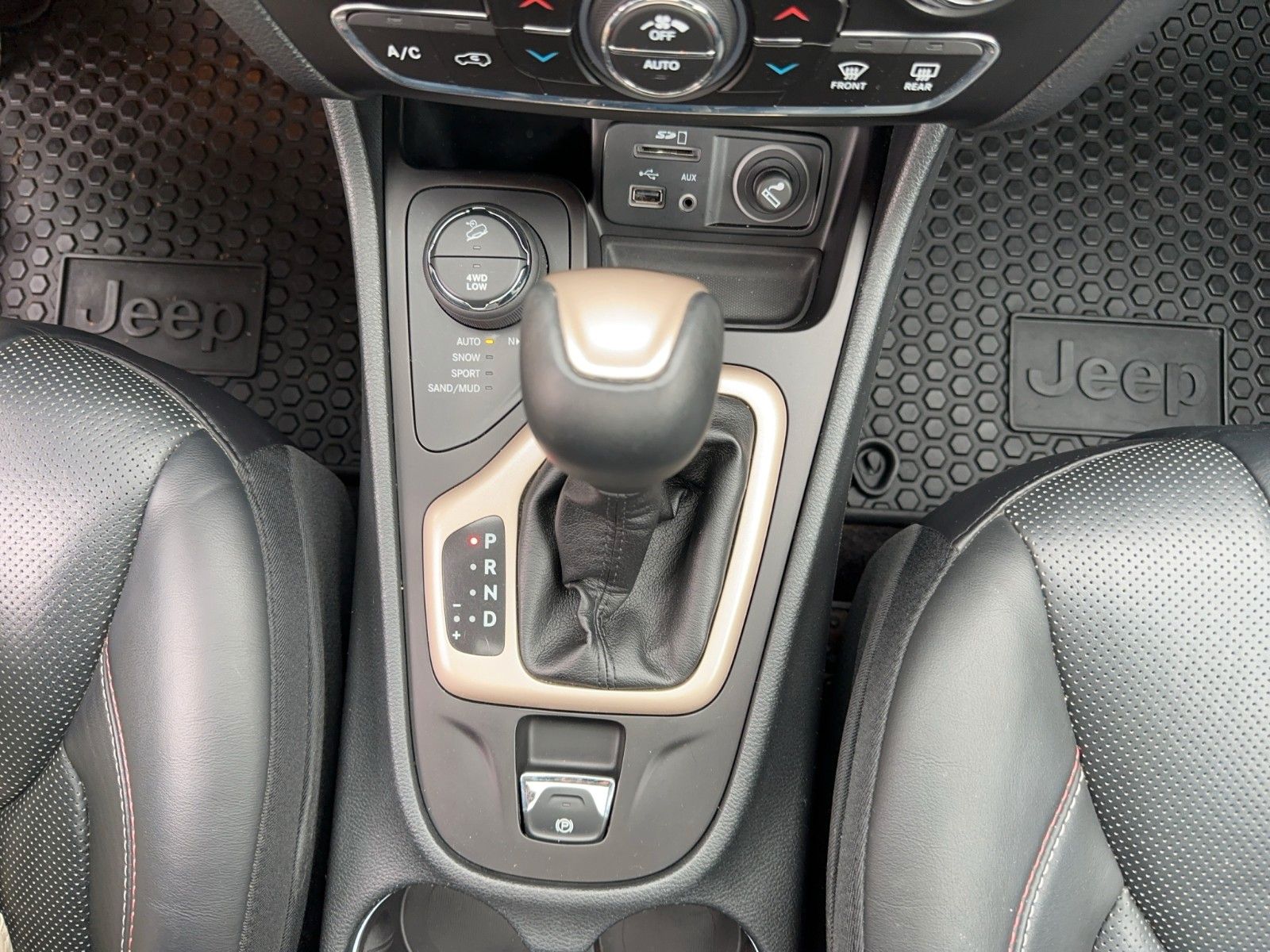 Fahrzeugabbildung Jeep Cherokee 2.2 Multijet Active 75th Anniversary