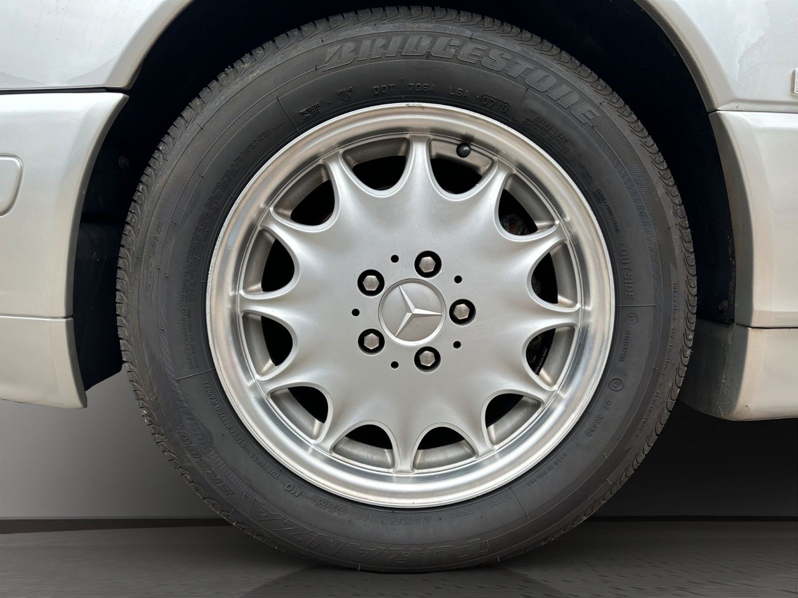 Fahrzeugabbildung Mercedes-Benz SL 320 R129 Classic Data 2+