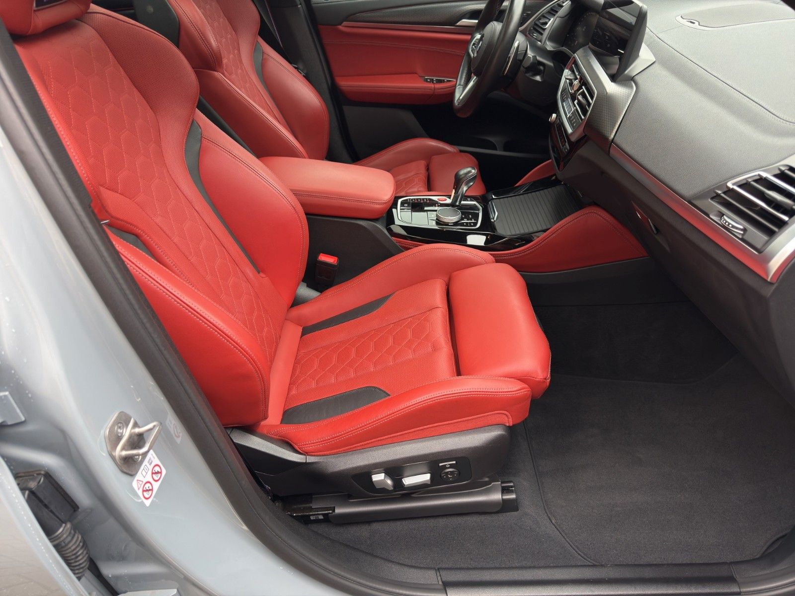 Fahrzeugabbildung BMW X4 M Baureihe X4 M Competition neuwertig