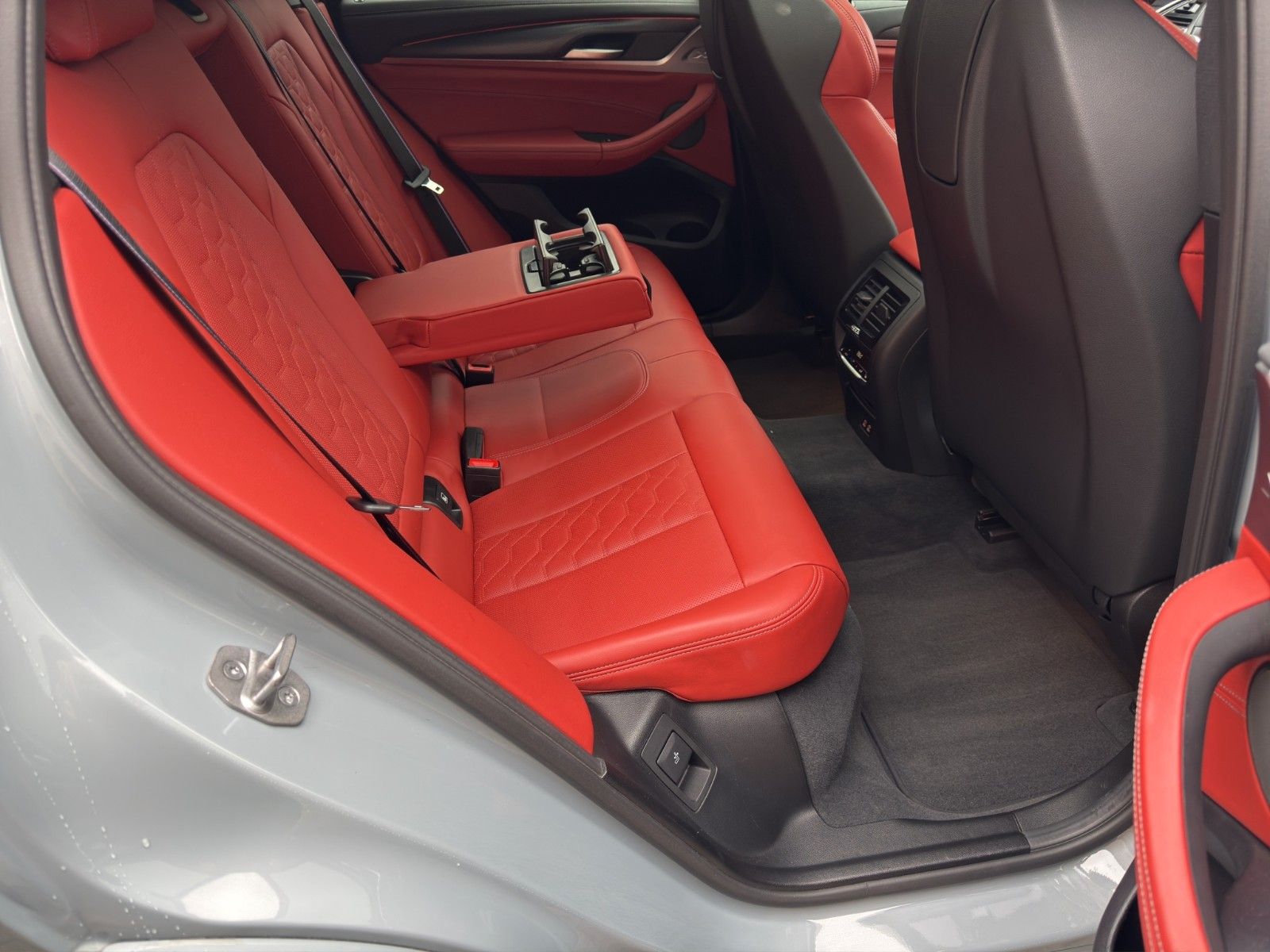 Fahrzeugabbildung BMW X4 M Baureihe X4 M Competition neuwertig