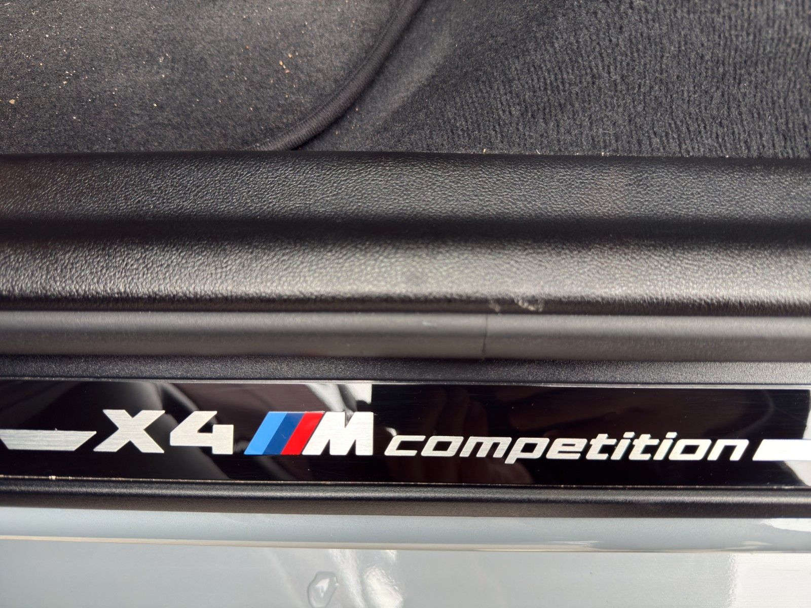 Fahrzeugabbildung BMW X4 M Baureihe X4 M Competition neuwertig