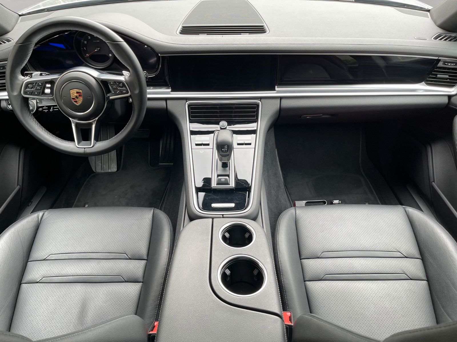 Fahrzeugabbildung Porsche Panamera Sport Turismo 4 *Panorama**SportDesign*