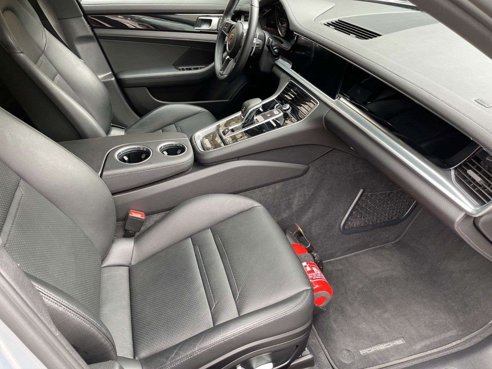 Fahrzeugabbildung Porsche Panamera Sport Turismo 4 *Panorama**SportDesign*