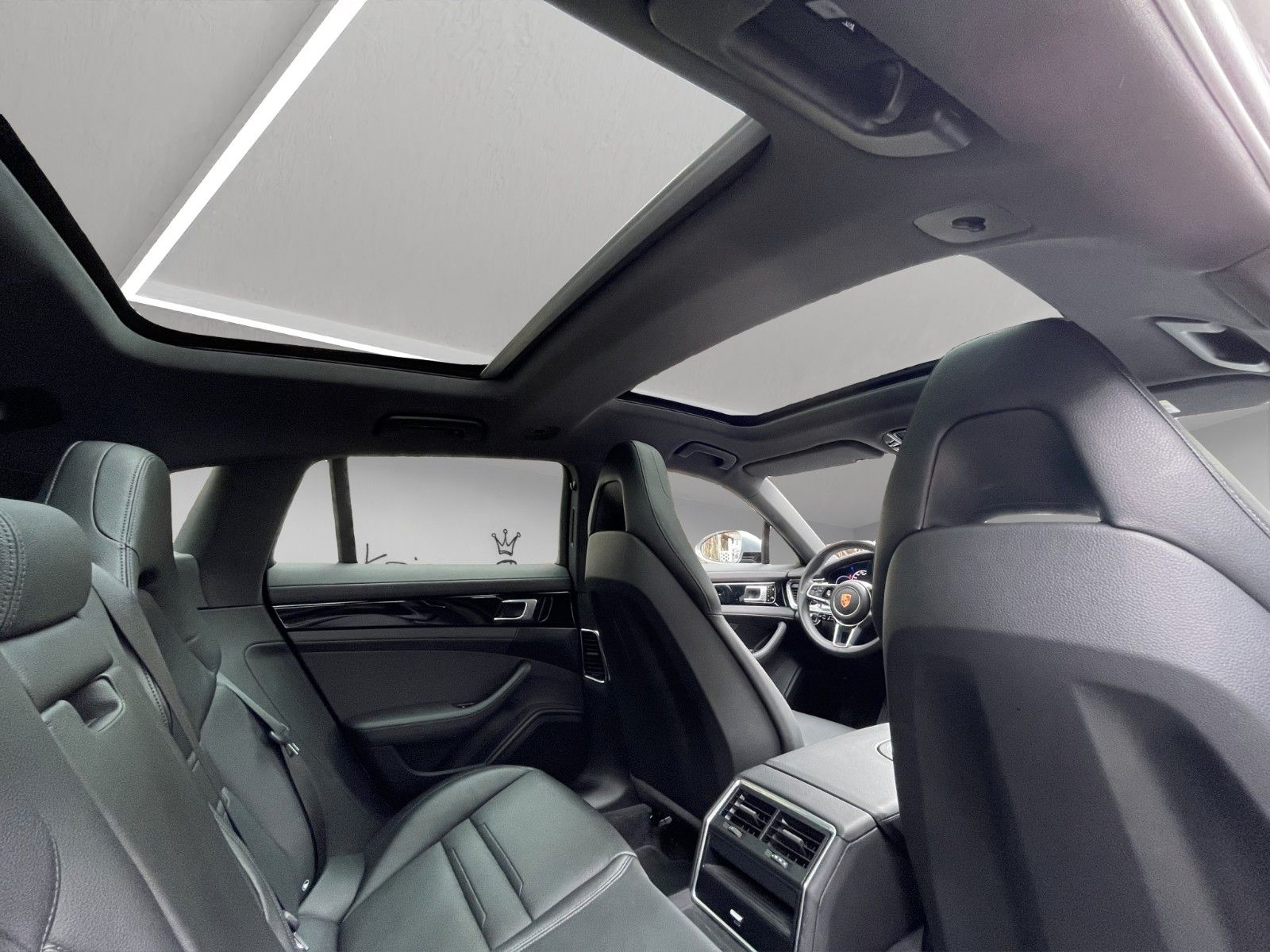 Fahrzeugabbildung Porsche Panamera Sport Turismo 4 *Panorama**SportDesign*