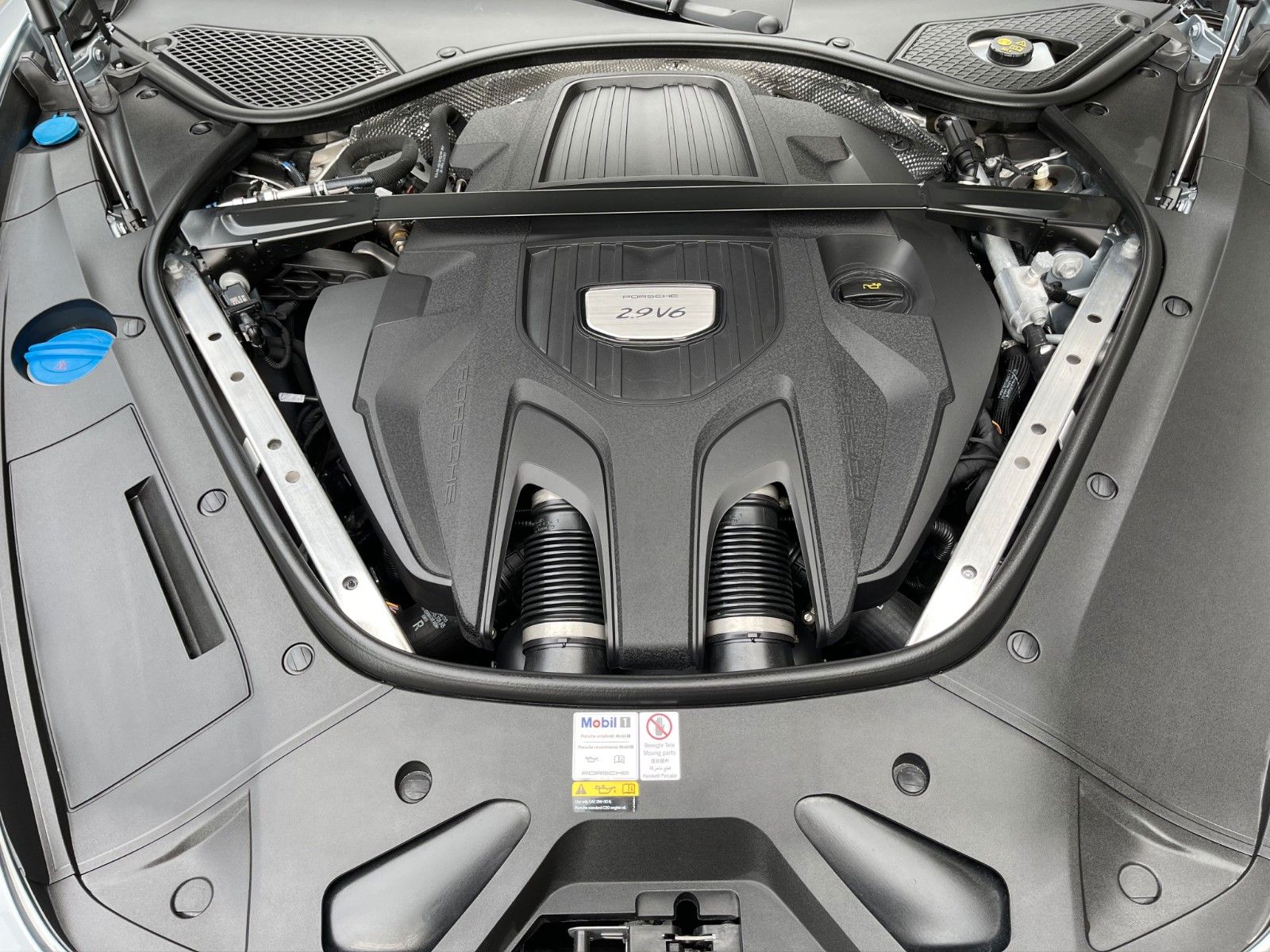 Fahrzeugabbildung Porsche Panamera Sport Turismo 4 *Panorama**SportDesign*