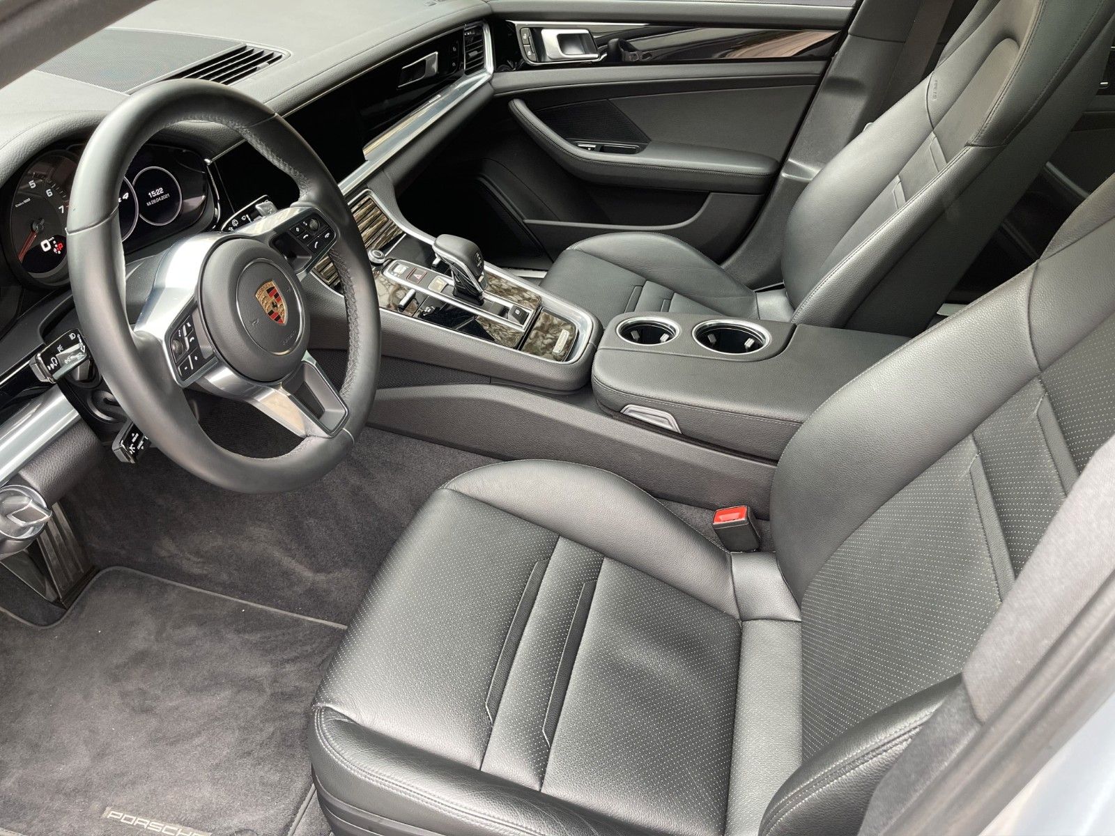 Fahrzeugabbildung Porsche Panamera Sport Turismo 4 *Panorama**SportDesign*