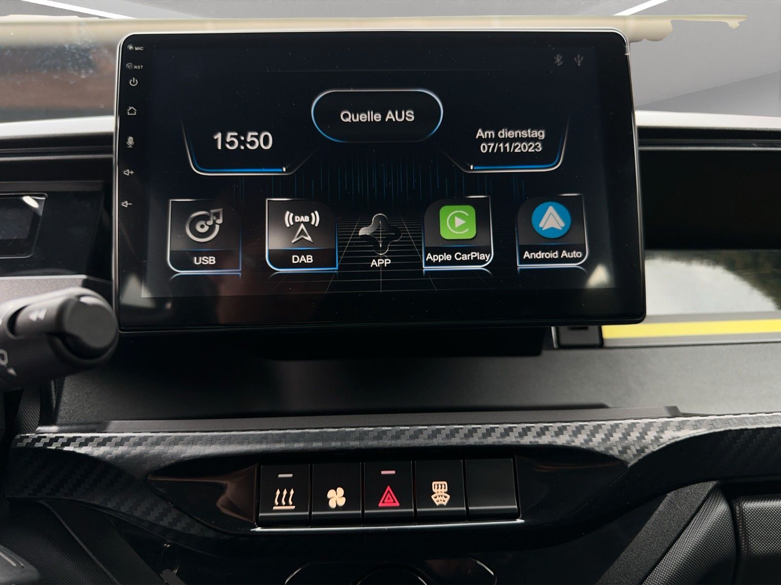 Fahrzeugabbildung Ligier Myli R.Ebel X *Carplay*
