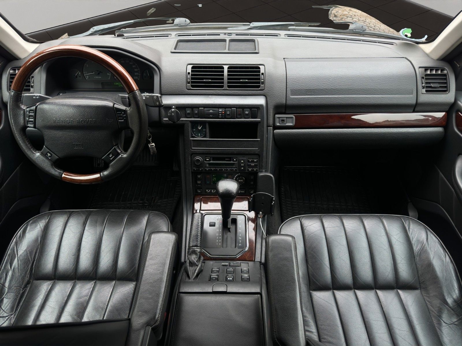 Fahrzeugabbildung Land Rover Range Rover 4.6 HSE Classic Data 2