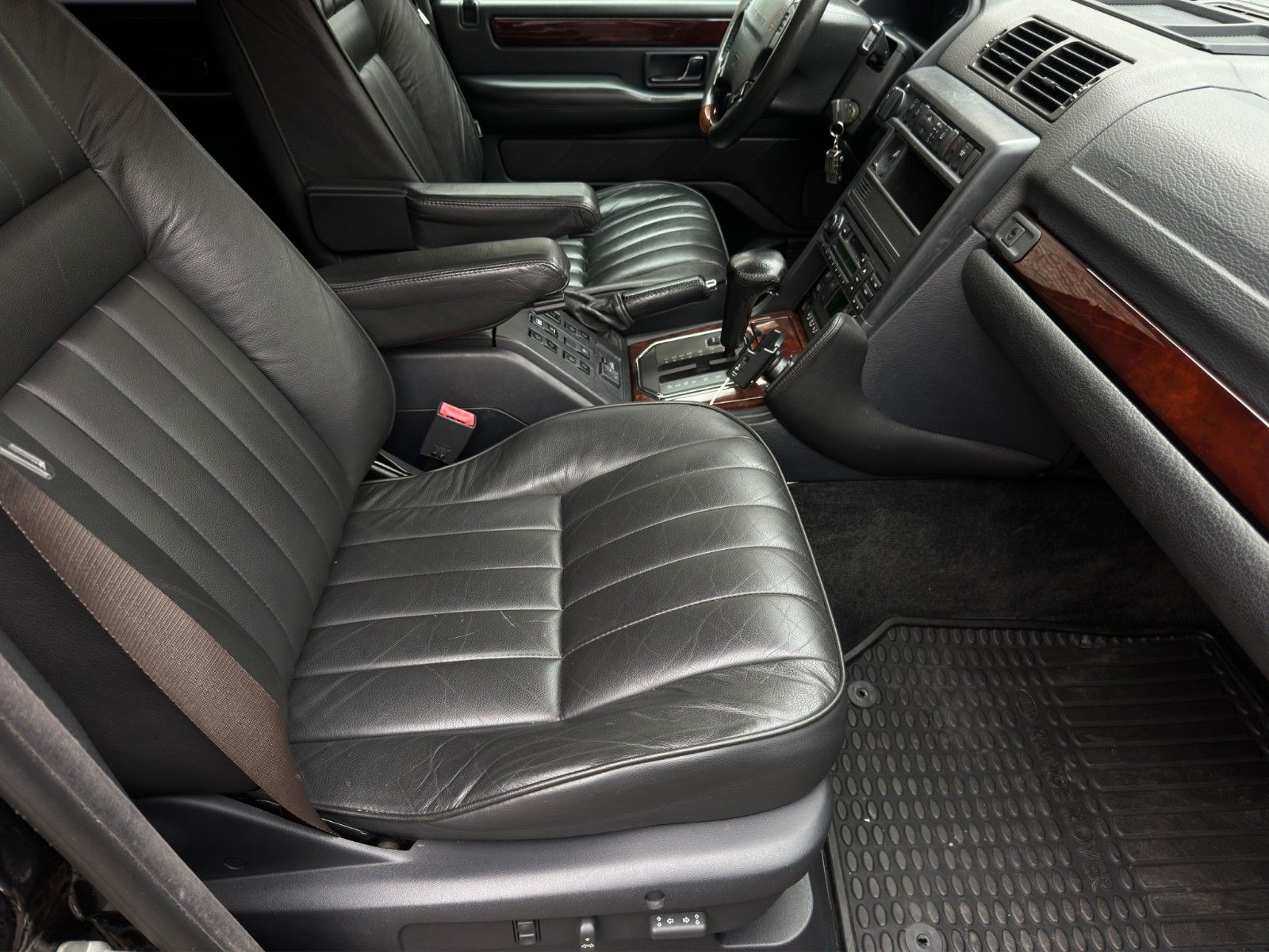 Fahrzeugabbildung Land Rover Range Rover 4.6 HSE Classic Data 2