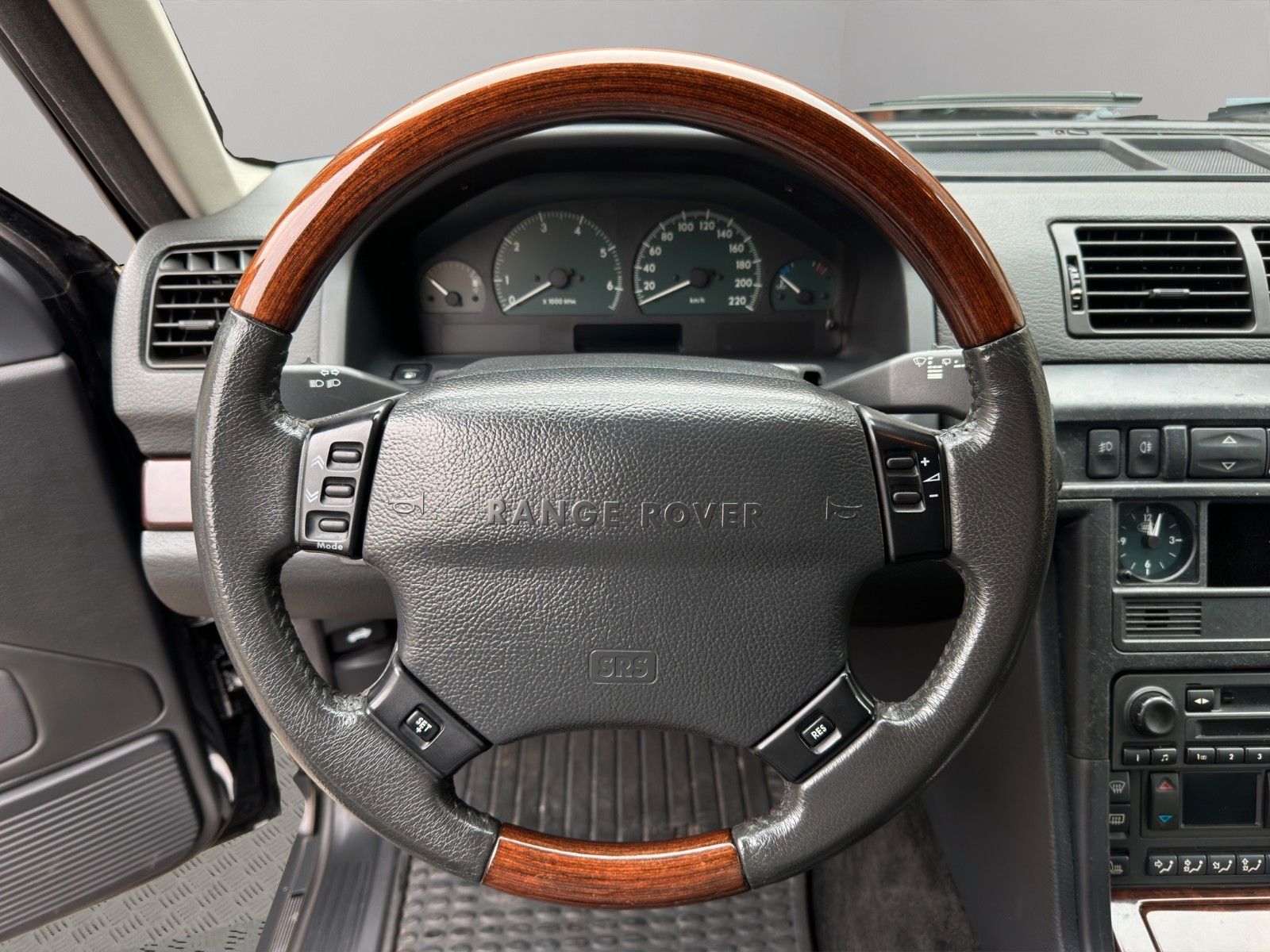 Fahrzeugabbildung Land Rover Range Rover 4.6 HSE Classic Data 2