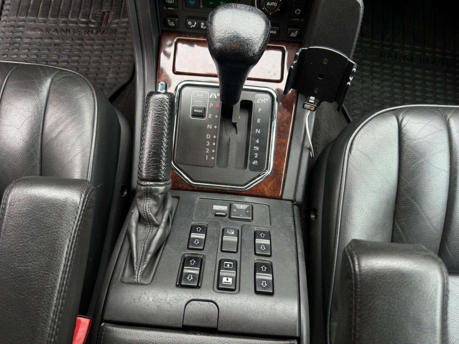 Fahrzeugabbildung Land Rover Range Rover 4.6 HSE Classic Data 2