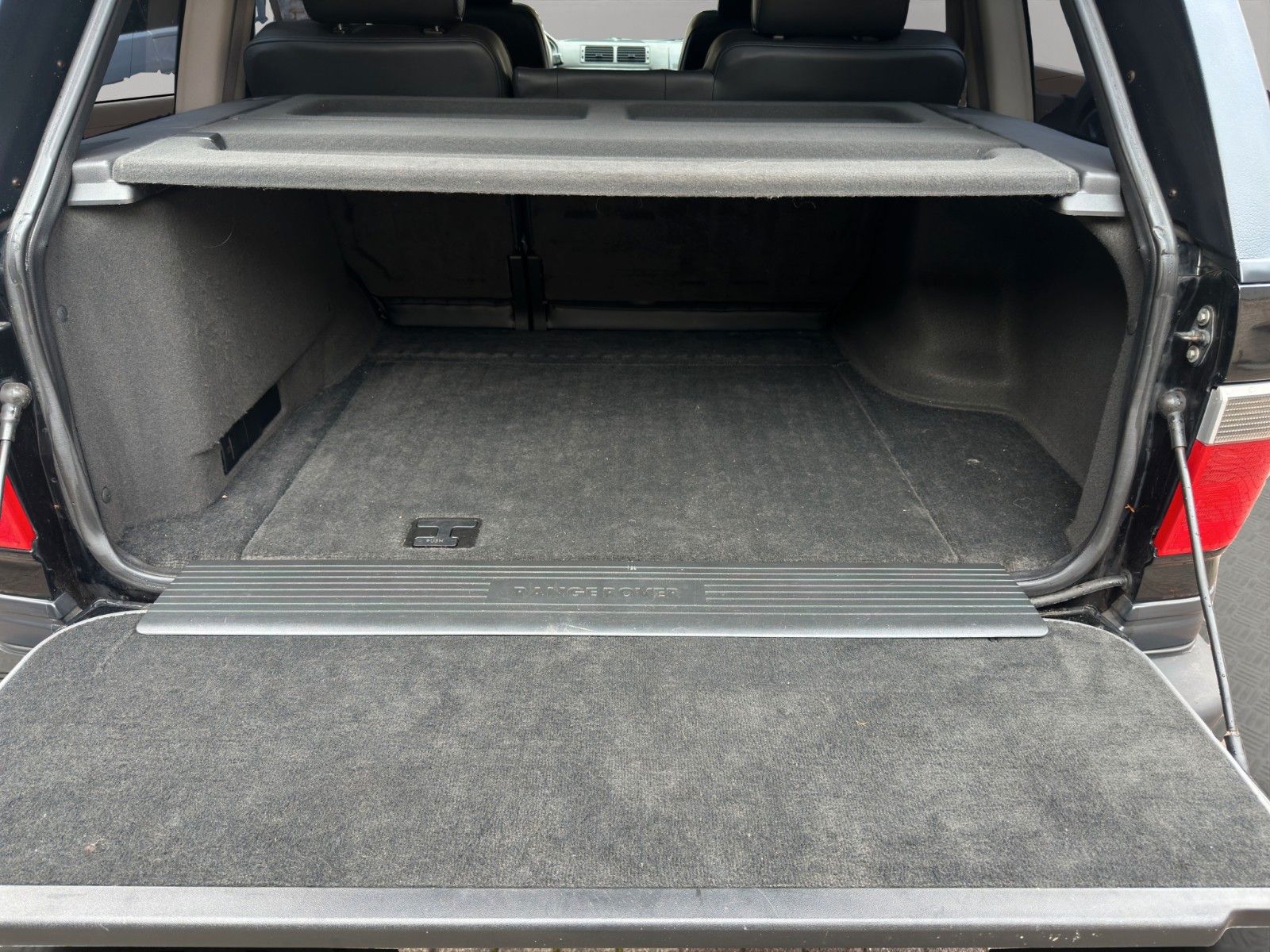 Fahrzeugabbildung Land Rover Range Rover 4.6 HSE Classic Data 2