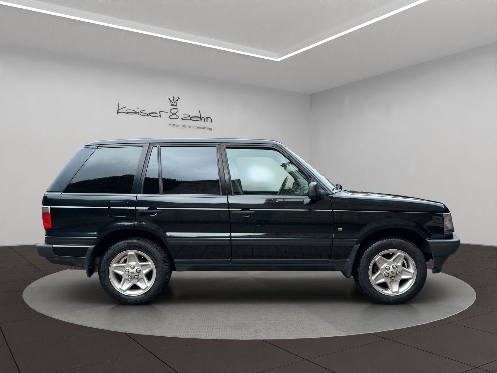 Fahrzeugabbildung Land Rover Range Rover 4.6 HSE Classic Data 2