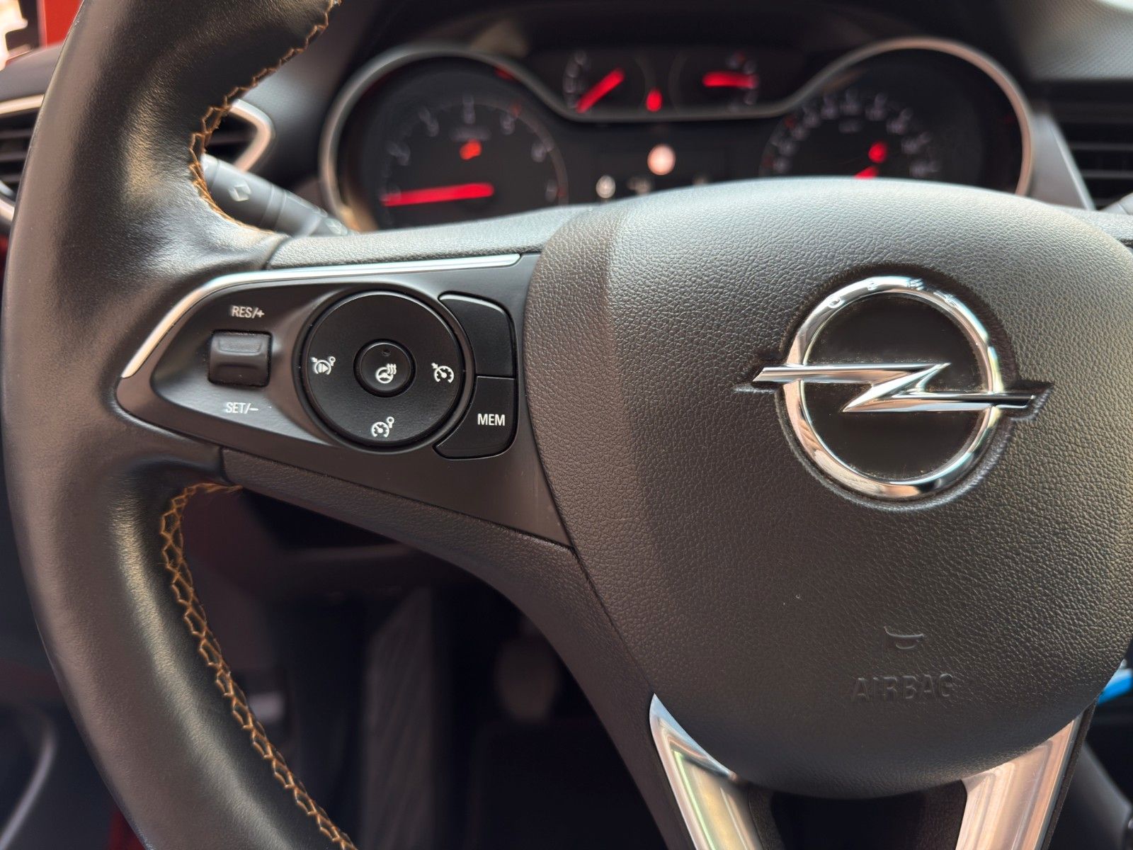 Fahrzeugabbildung Opel Crossland X Innovation *Apple CarPlay*Lenkradhzg