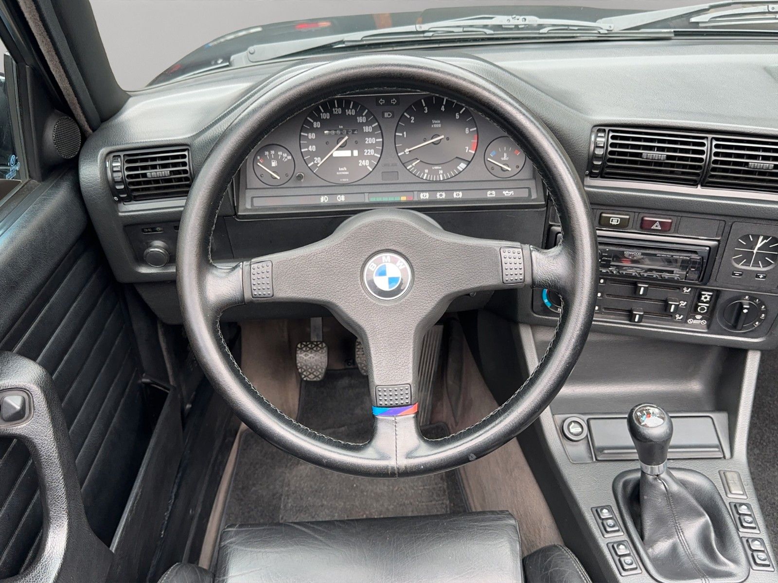 Fahrzeugabbildung BMW 320i Cabriolet  E30 *Classic Data 2-*