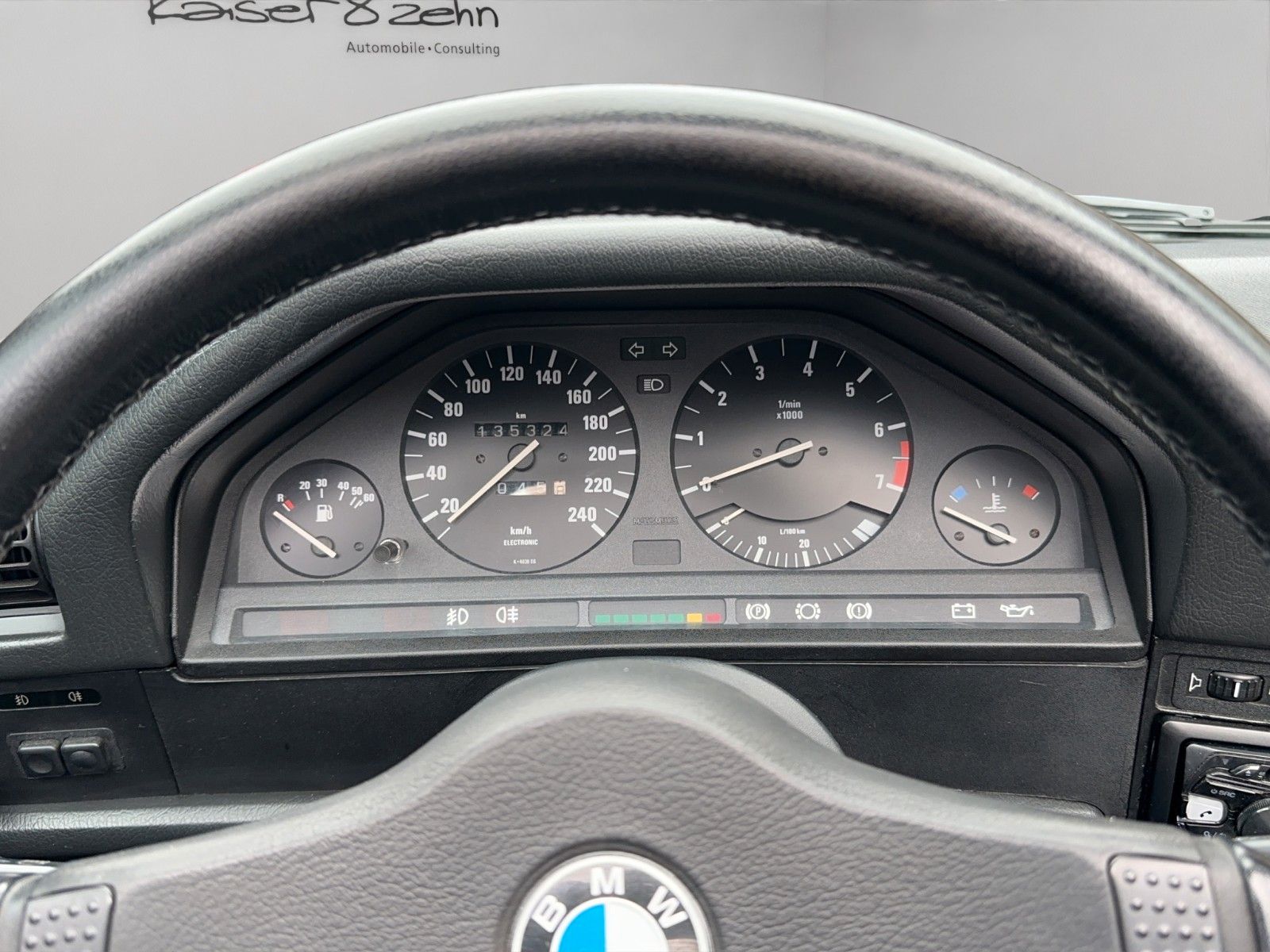 Fahrzeugabbildung BMW 320i Cabriolet  E30 *Classic Data 2-*