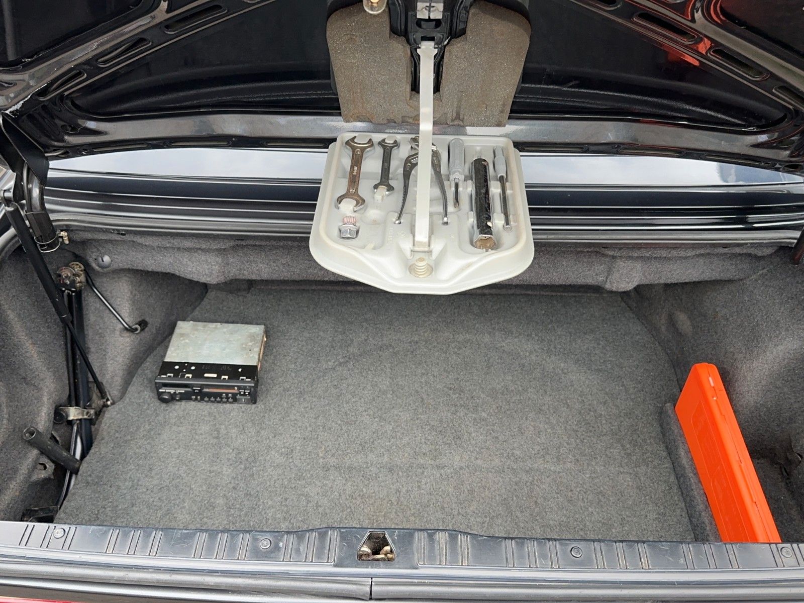 Fahrzeugabbildung BMW 320i Cabriolet  E30 *Classic Data 2-*