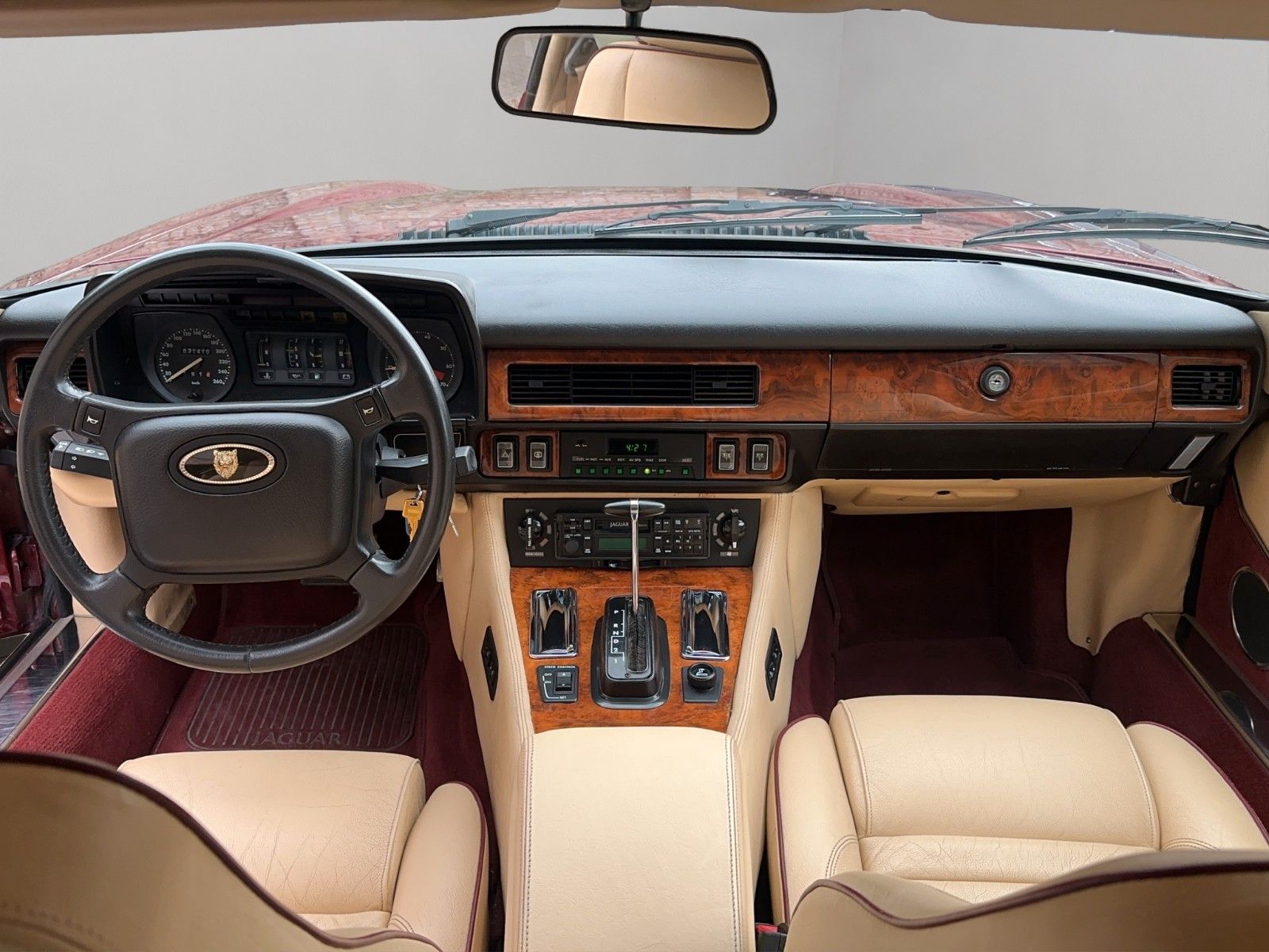Fahrzeugabbildung Jaguar XJS Coupe V12 Classic Data 2
