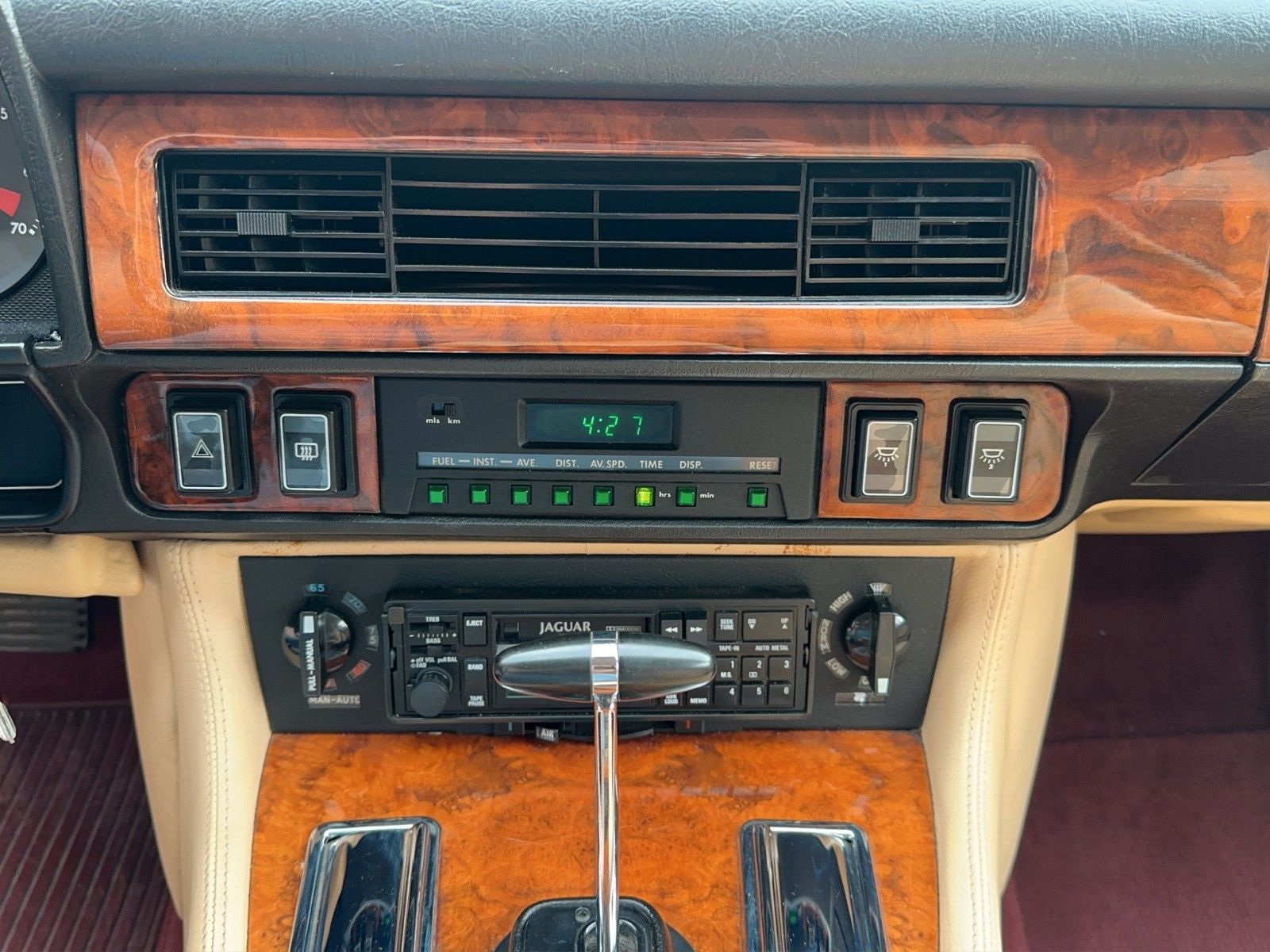 Fahrzeugabbildung Jaguar XJS Coupe V12 Classic Data 2