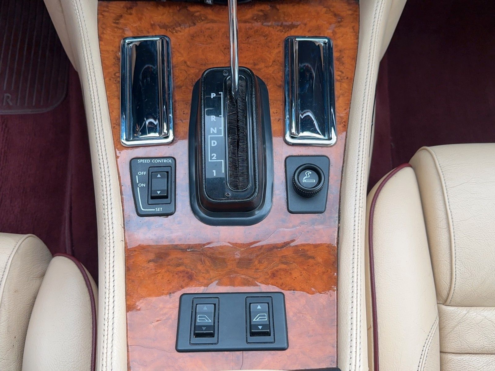 Fahrzeugabbildung Jaguar XJS Coupe V12 Classic Data 2