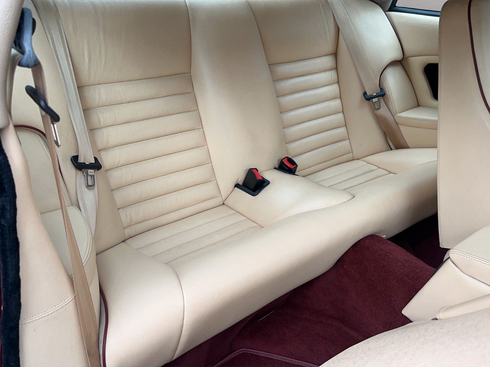 Fahrzeugabbildung Jaguar XJS Coupe V12 Classic Data 2