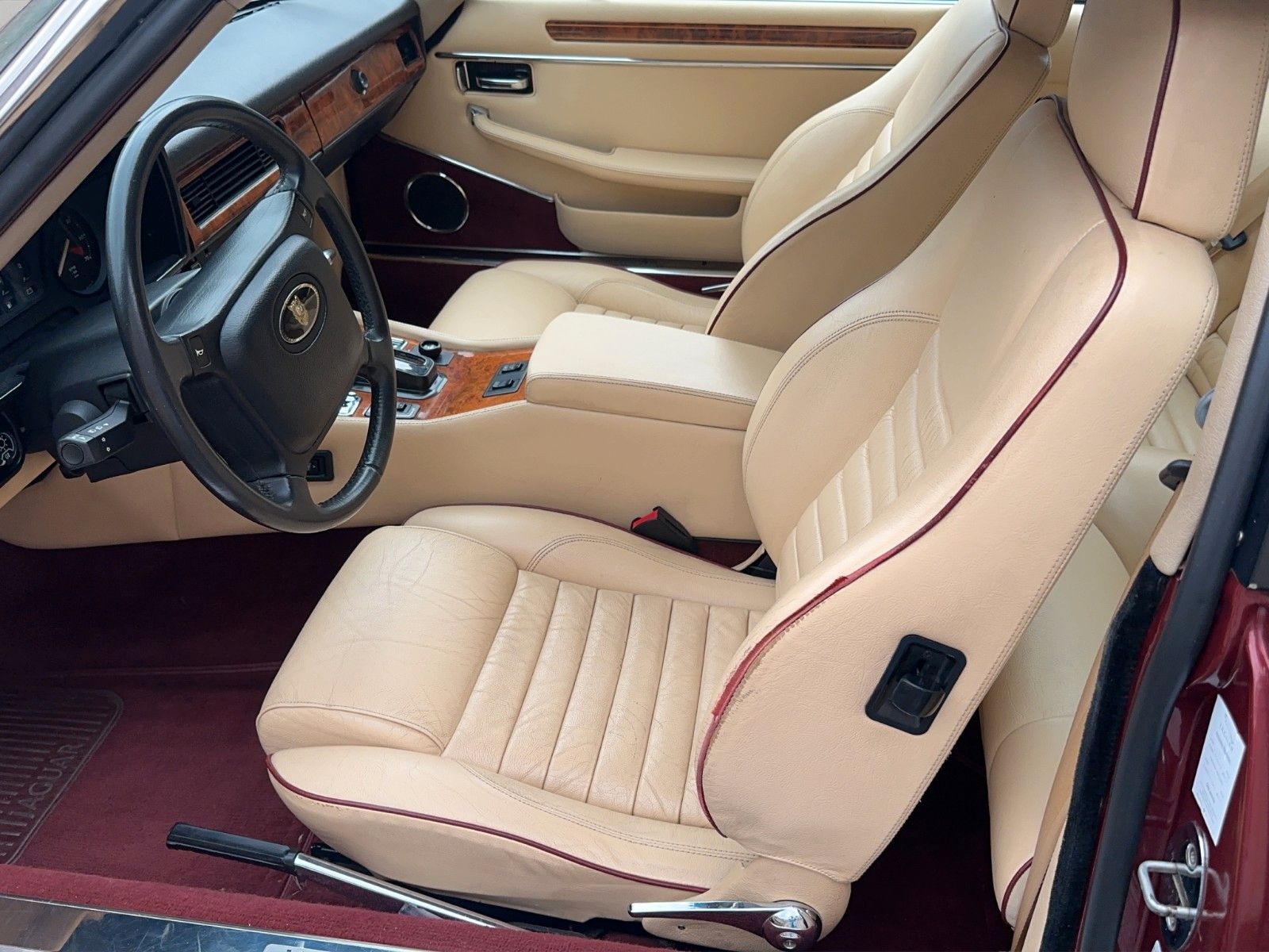 Fahrzeugabbildung Jaguar XJS Coupe V12 Classic Data 2