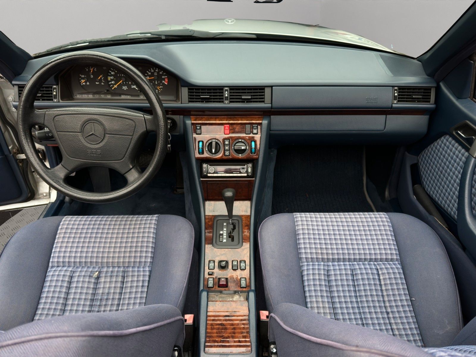 Fahrzeugabbildung Mercedes-Benz E 200 Cabrio A124 Classic Data 3+