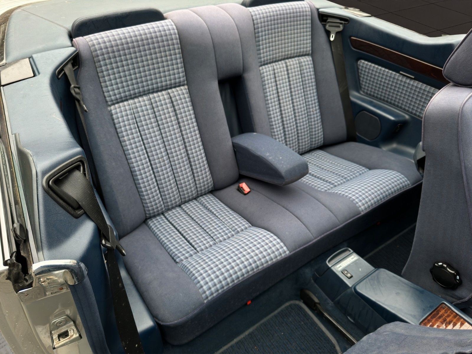 Fahrzeugabbildung Mercedes-Benz E 200 Cabrio A124 Classic Data 3+