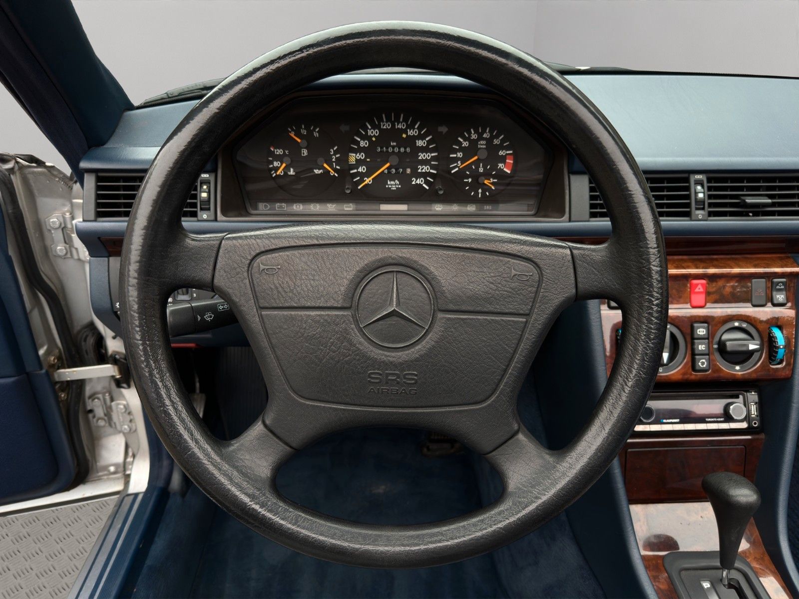 Fahrzeugabbildung Mercedes-Benz E 200 Cabrio A124 Classic Data 3+