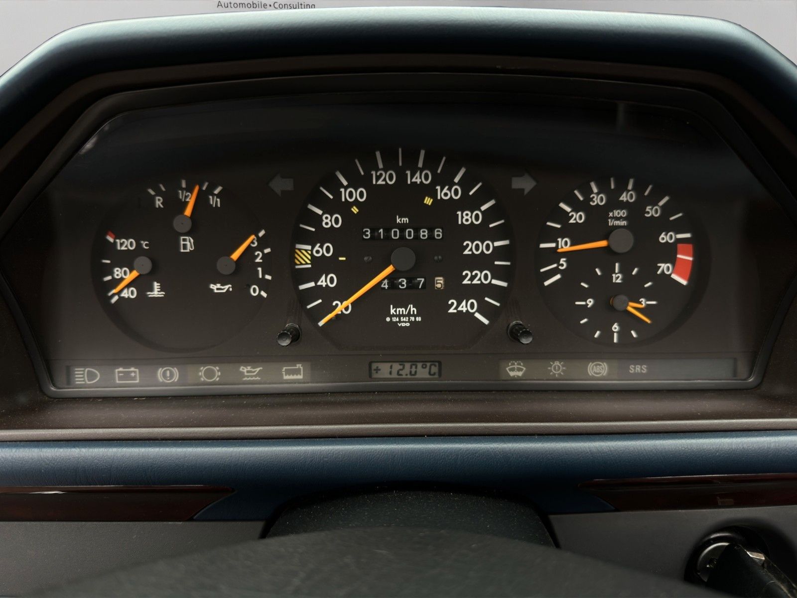 Fahrzeugabbildung Mercedes-Benz E 200 Cabrio A124 Classic Data 3+
