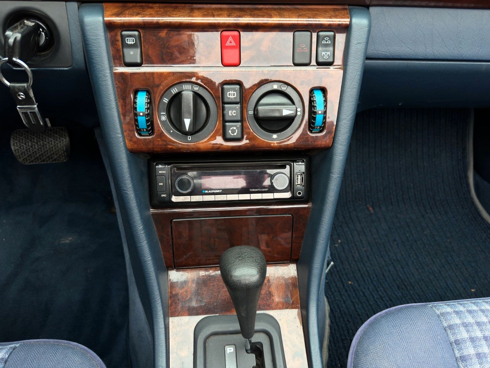 Fahrzeugabbildung Mercedes-Benz E 200 Cabrio A124 Classic Data 3+