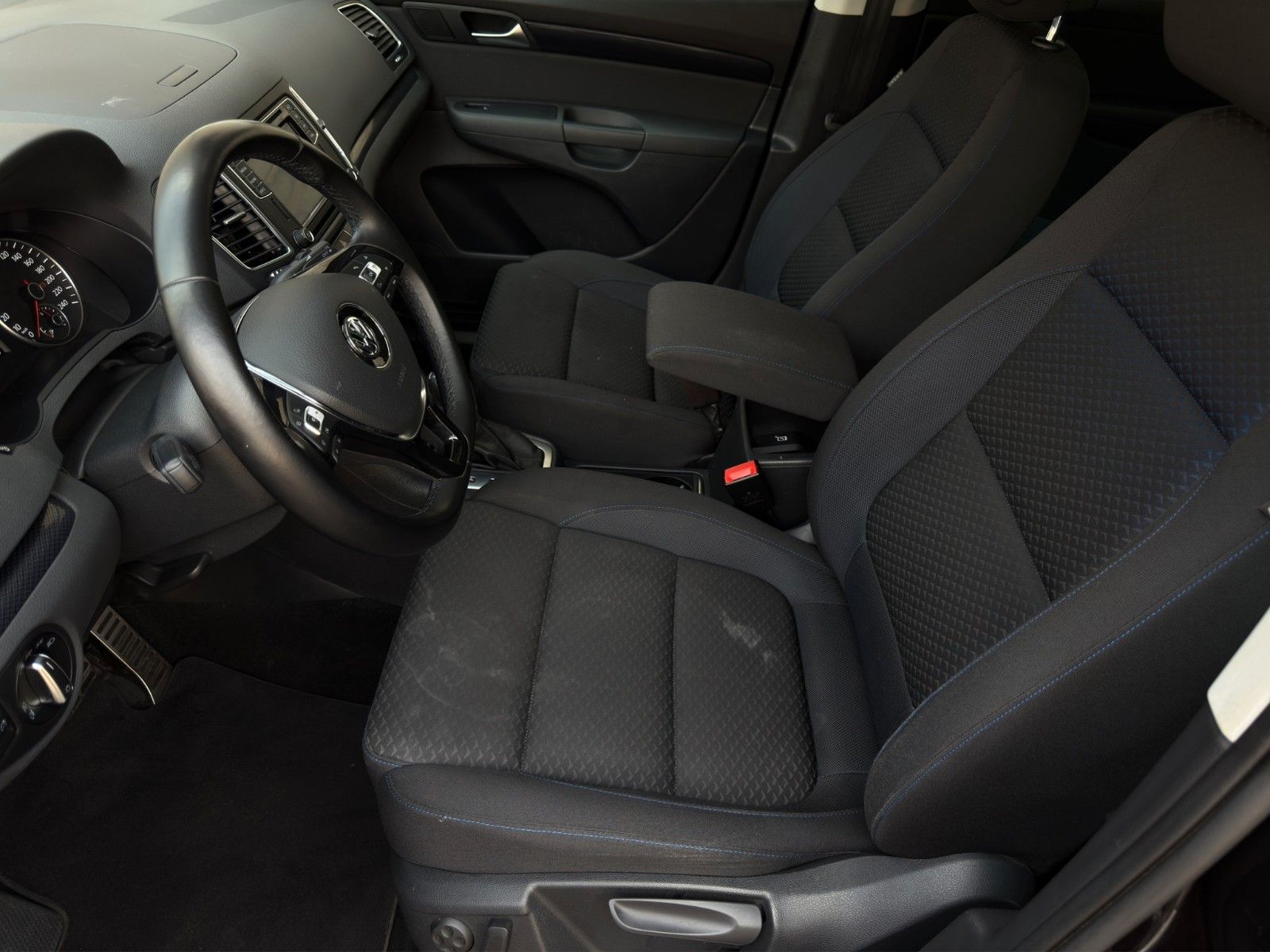 Fahrzeugabbildung Volkswagen Sharan 2.0 TDI Comfortline United *7-Sitzer*