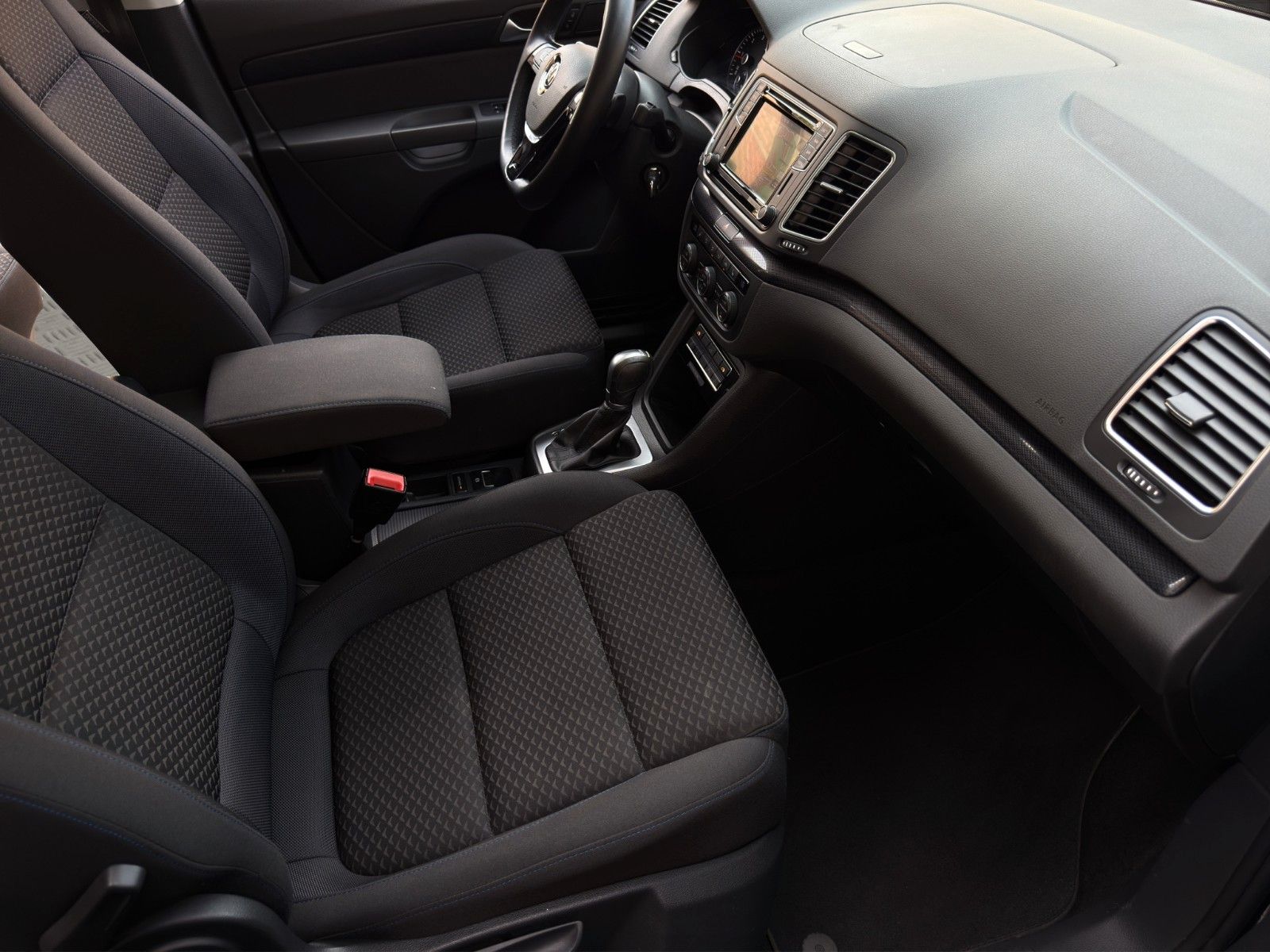 Fahrzeugabbildung Volkswagen Sharan 2.0 TDI Comfortline United *7-Sitzer*