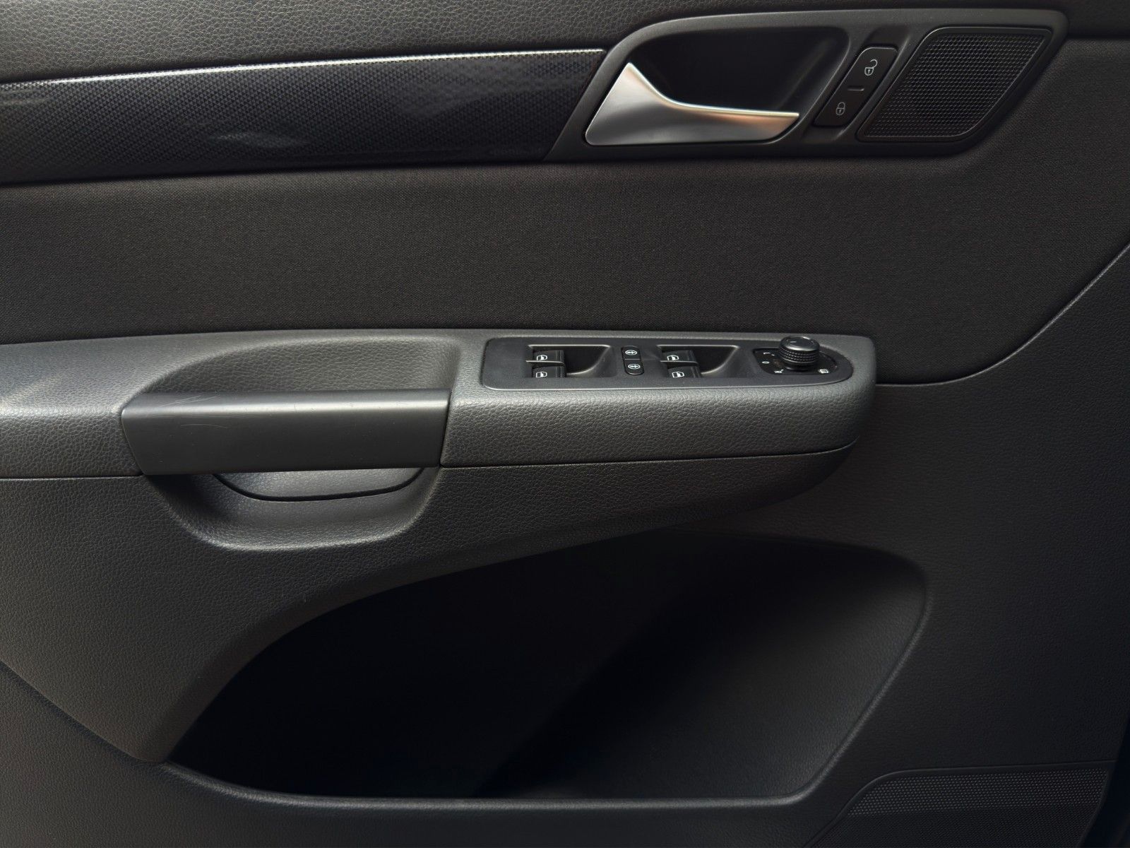 Fahrzeugabbildung Volkswagen Sharan 2.0 TDI Comfortline United *7-Sitzer*