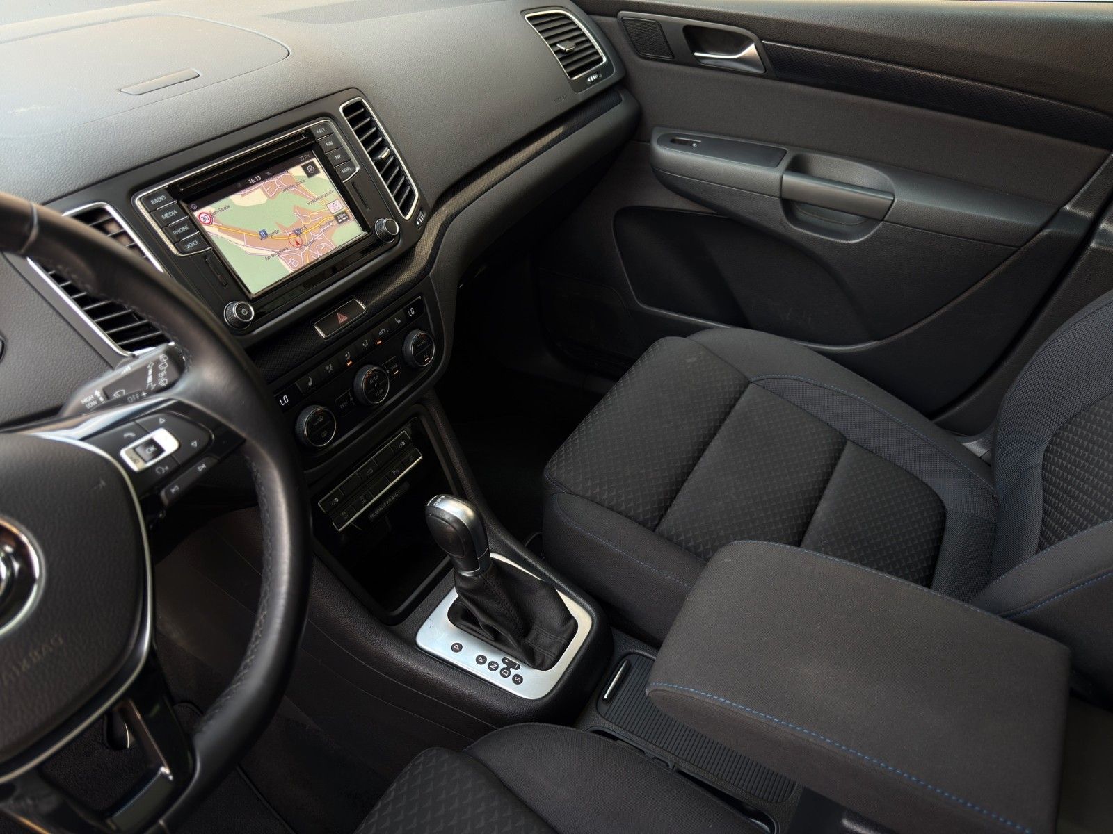 Fahrzeugabbildung Volkswagen Sharan 2.0 TDI Comfortline United *7-Sitzer*