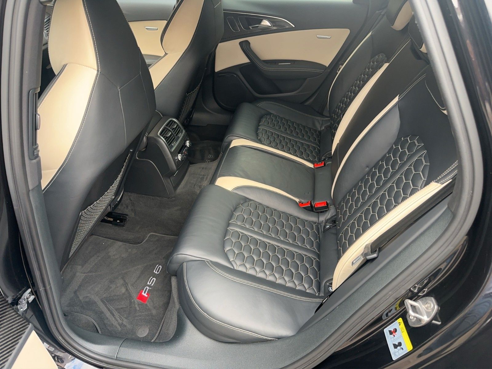 Fahrzeugabbildung Audi RS 6 Avant 4.0 TFSI quattro *Keramikbremse*