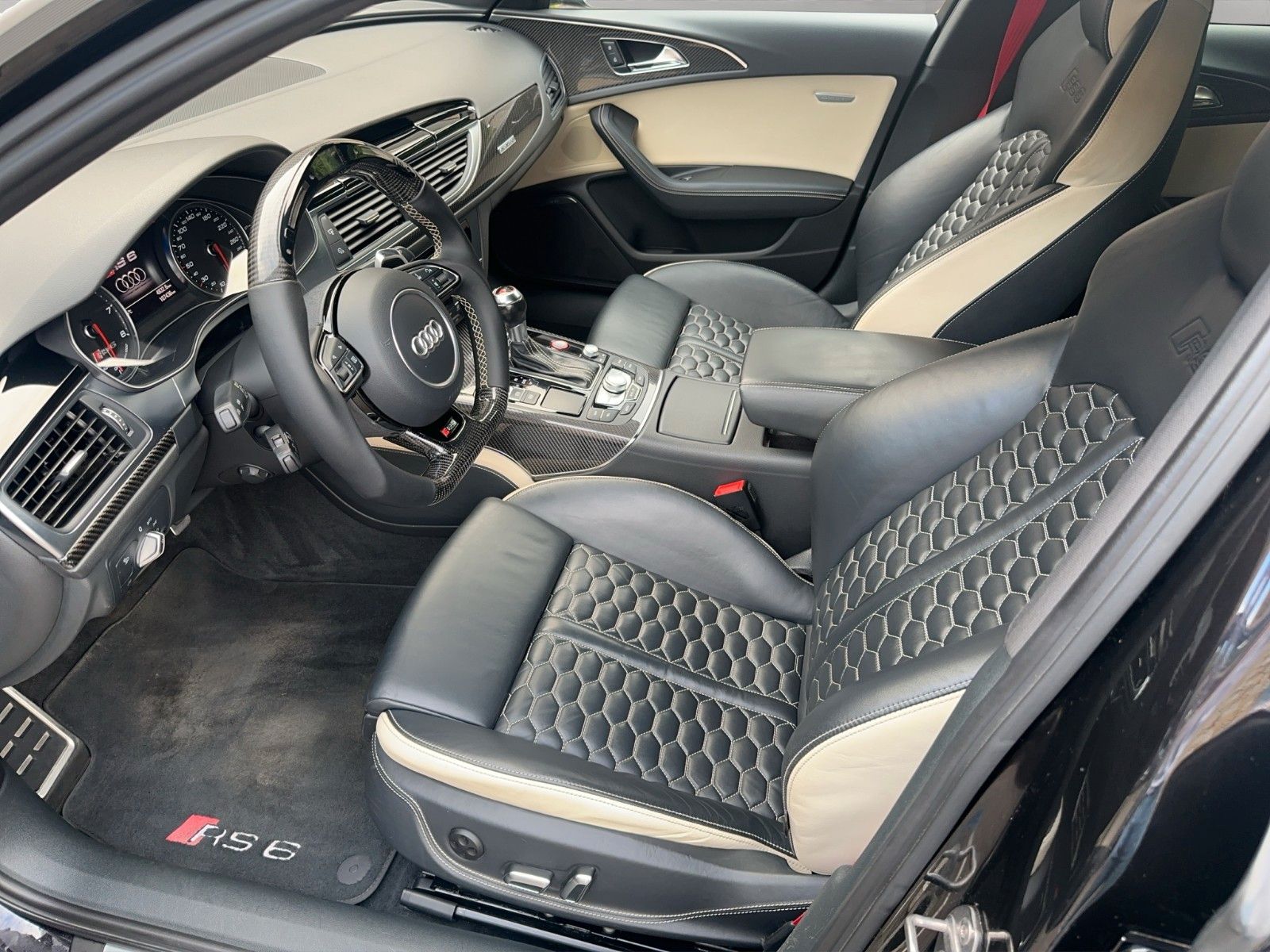 Fahrzeugabbildung Audi RS 6 Avant 4.0 TFSI quattro *Keramikbremse*