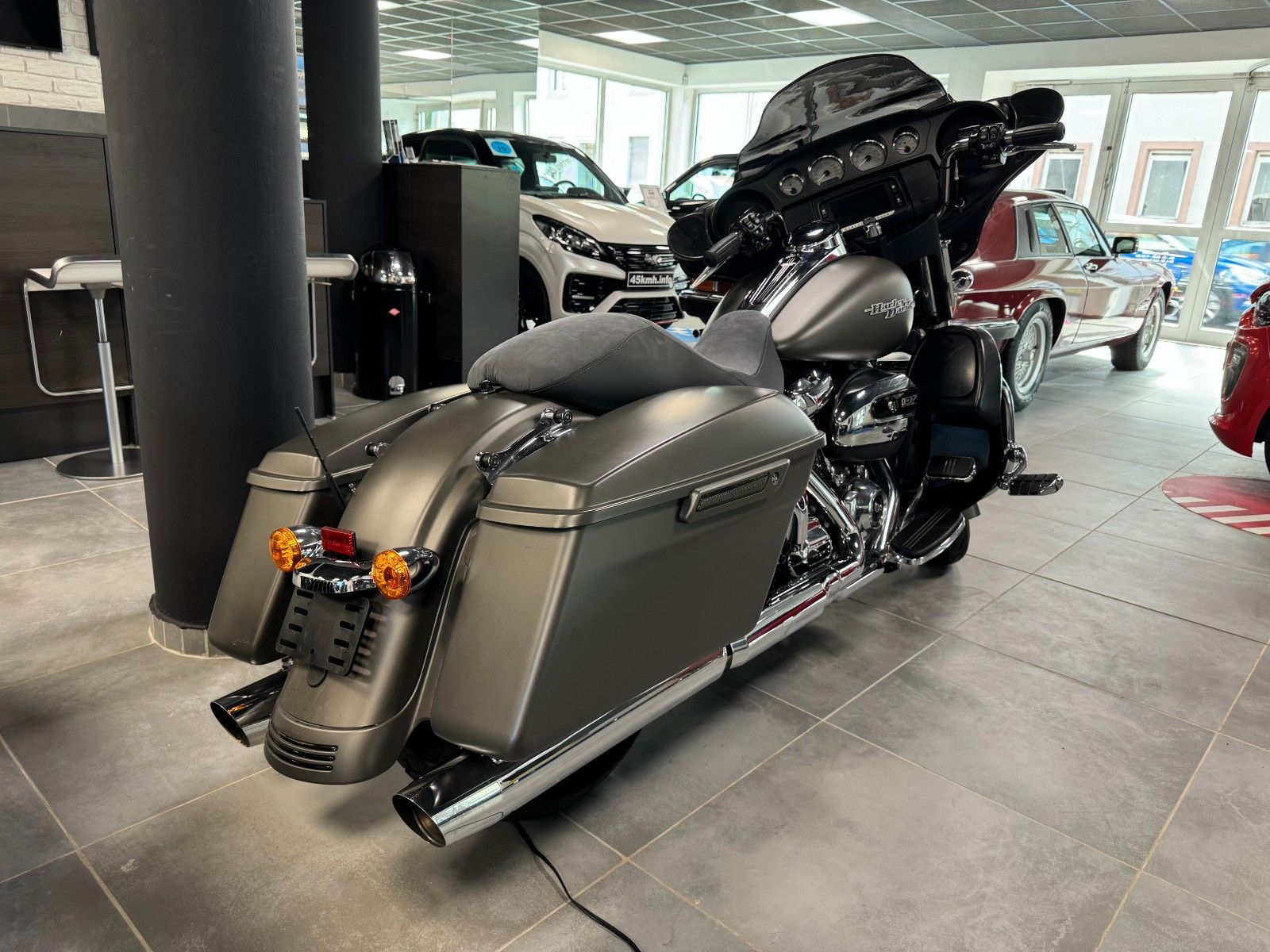 Fahrzeugabbildung Harley-Davidson Street Glide 107 Milwaukee-Eight