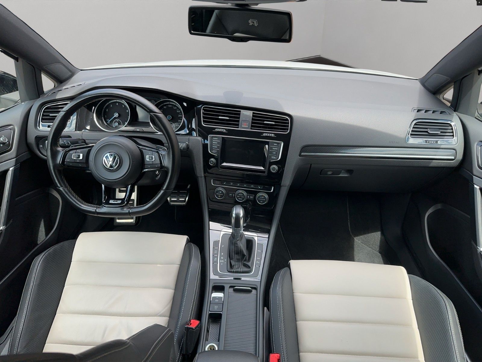 Fahrzeugabbildung Volkswagen Golf R 4Motion BlueMotion Technology DSG *389PS*