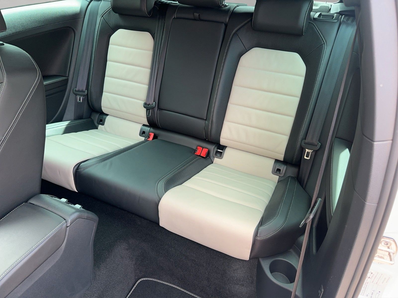 Fahrzeugabbildung Volkswagen Golf R 4Motion BlueMotion Technology DSG *389PS*