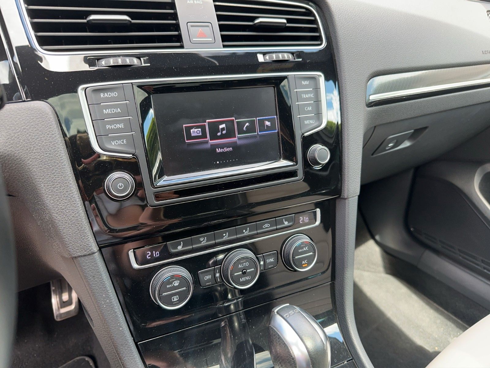 Fahrzeugabbildung Volkswagen Golf R 4Motion BlueMotion Technology DSG *389PS*