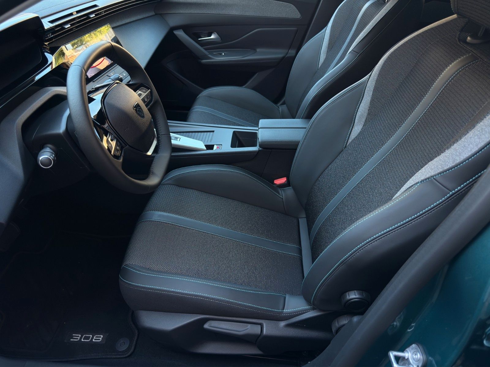 Fahrzeugabbildung Peugeot 308 SW Hybrid 145 Allure *CarPlay*