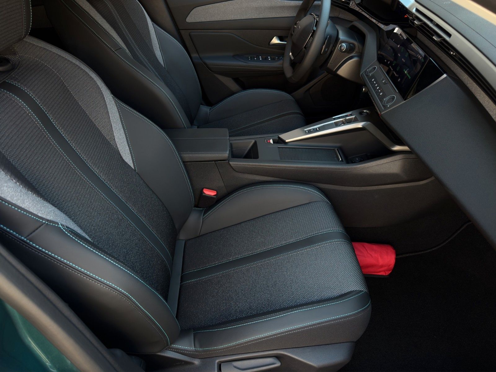 Fahrzeugabbildung Peugeot 308 SW Hybrid 145 Allure *CarPlay*