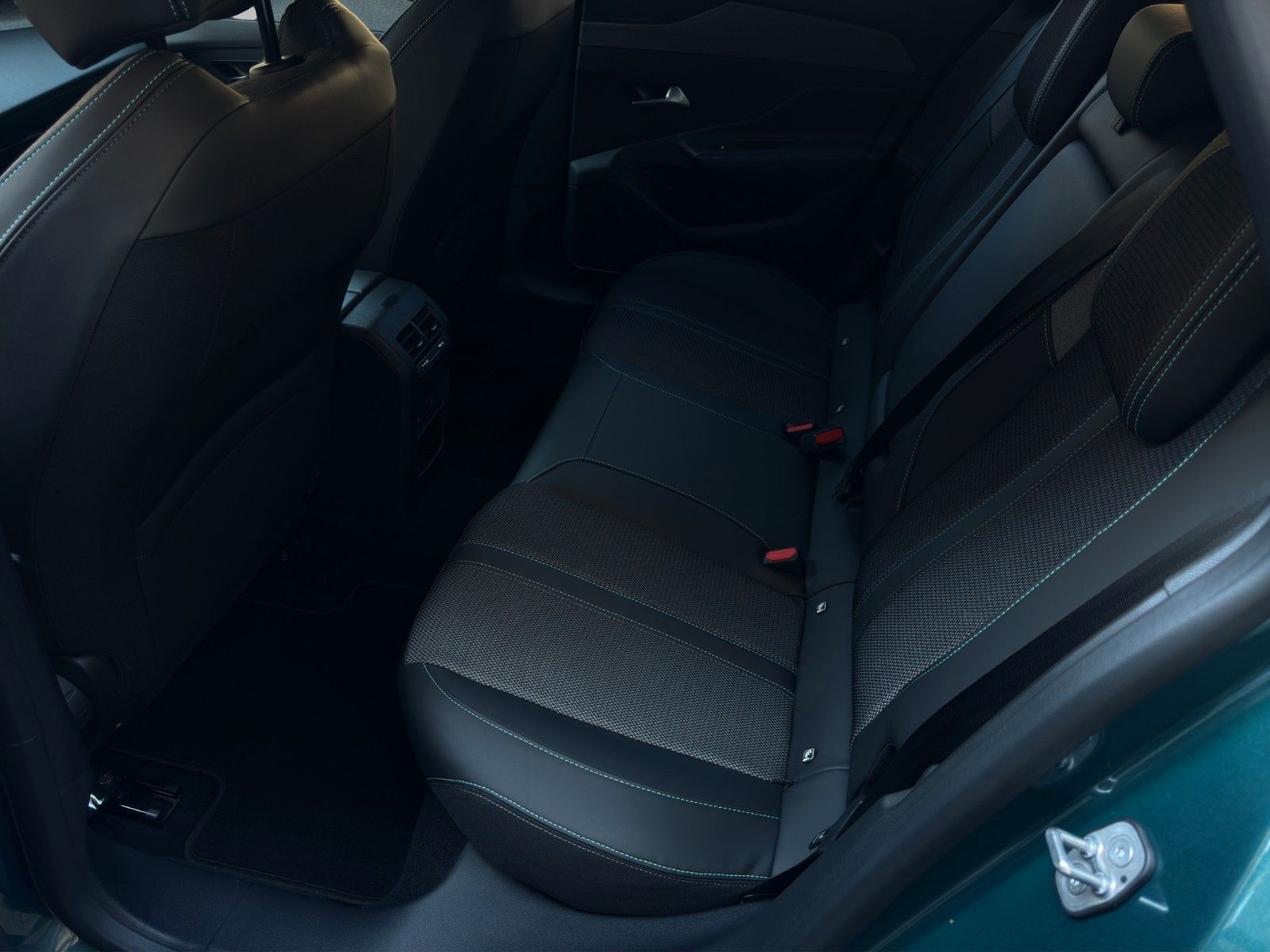 Fahrzeugabbildung Peugeot 308 SW Hybrid 145 Allure *CarPlay*