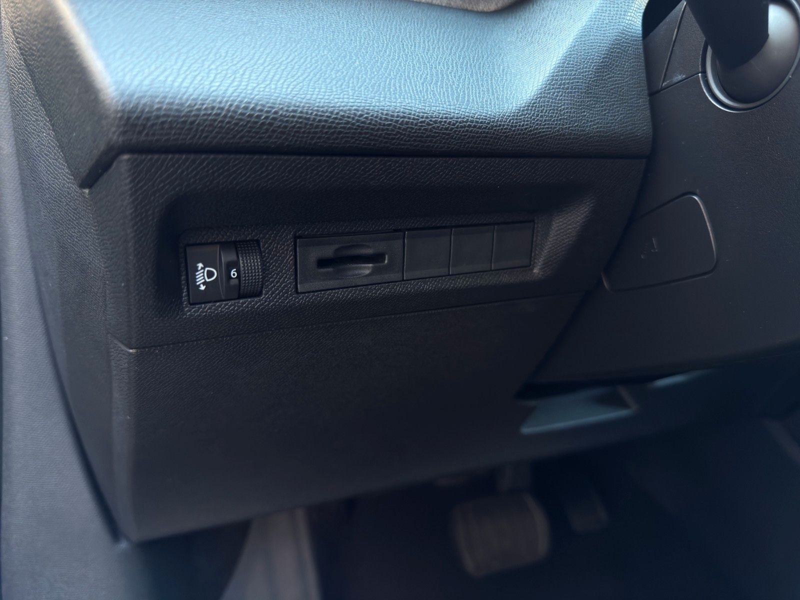 Fahrzeugabbildung Peugeot 308 SW Hybrid 145 Allure *CarPlay*