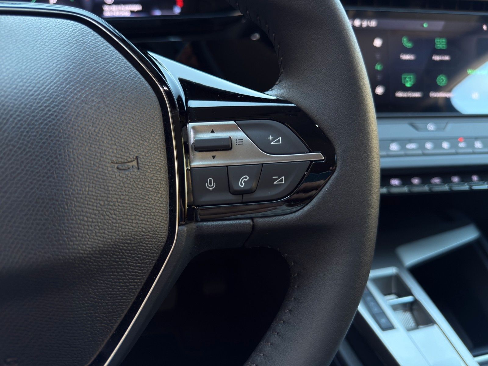 Fahrzeugabbildung Peugeot 308 SW Hybrid 145 Allure *CarPlay*